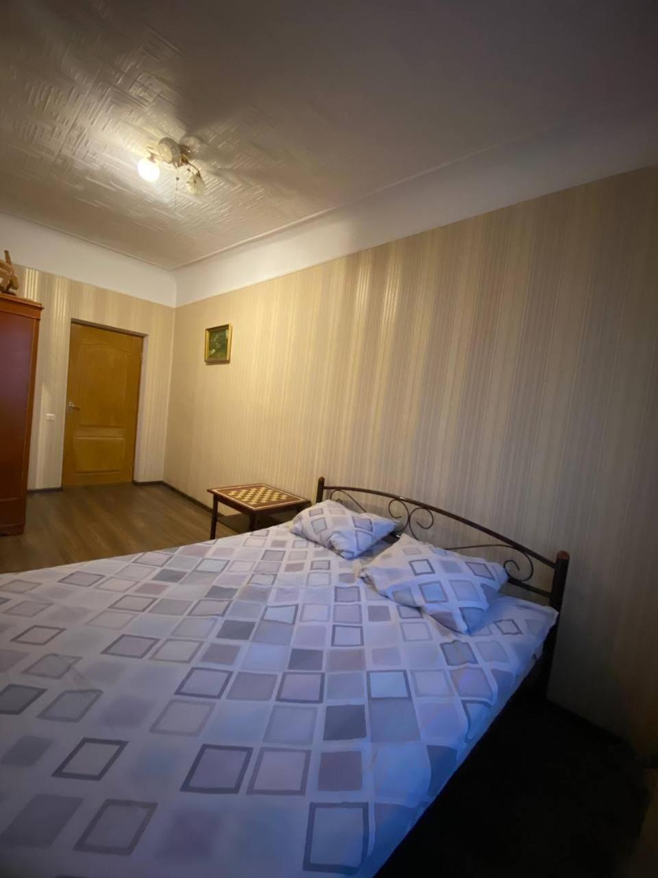 3Х Комнатные Аппартаменты В Центре Жд Вокзал Apartamento Poltava Exterior foto